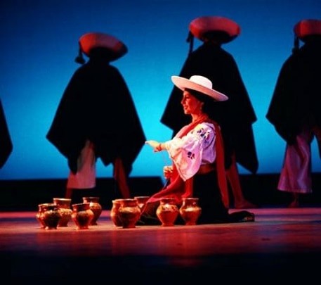 Jacchigua ecuadorian Ballet day tours